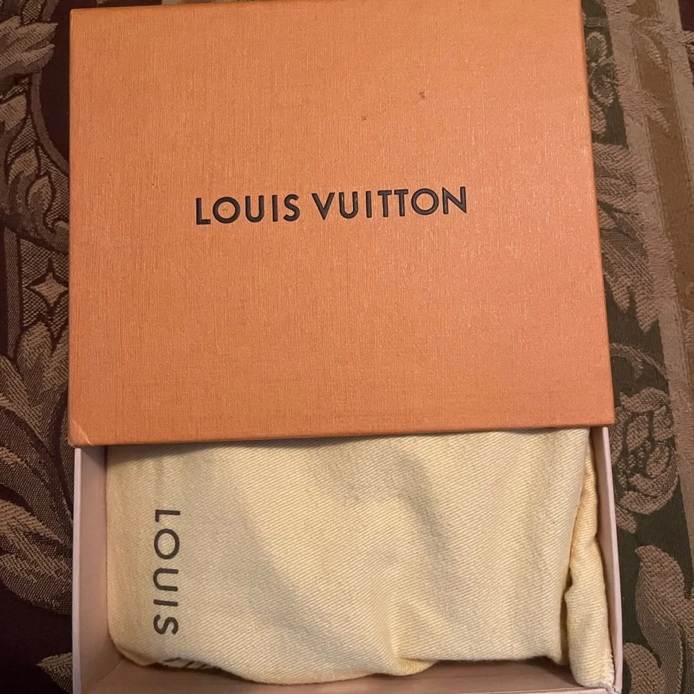 Authentic Louis Vuitton Red Patent Leather Card & Agenda Notes Holder, dust bag - Picture 12 of 14